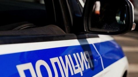 В Углегорске полицейские по горячим следам установили подозреваемого в краже новогодних подарков из магазина